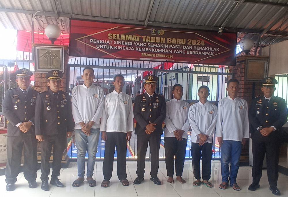 Lima orang napi di lapas Jombang mendapatkan remisi bebas di hari kemerdekaan RI. IDN Times/Zainul Arifin