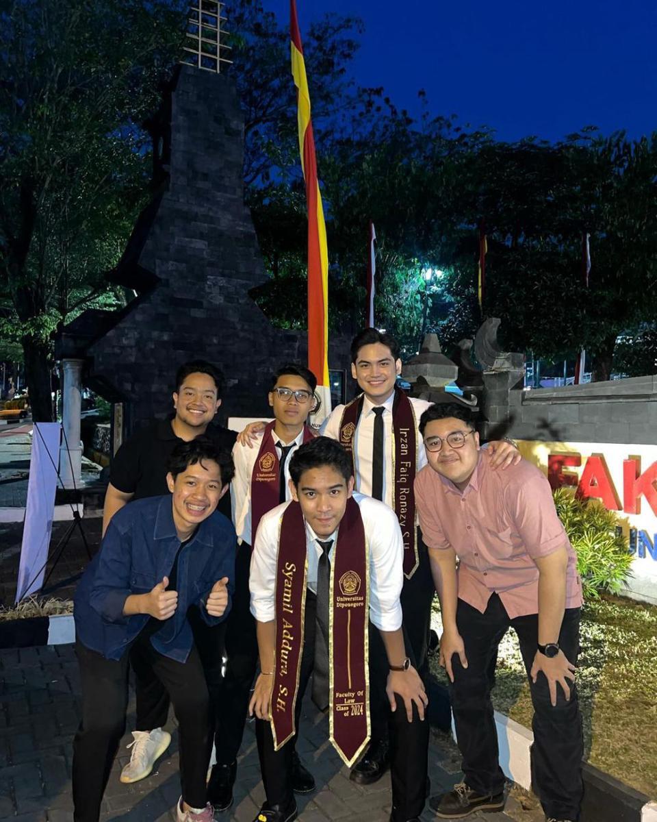 Irzan Faiq usai sidang skripsi (Instagram.com/irzannfaiq)