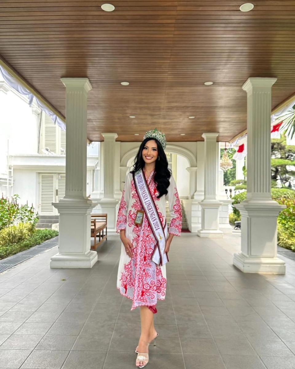 Potret Puteri Indonesia Menghadiri Upacara HUT ke-79 RI di Istana Negara Jakarta (foto oleh Iveen Hermiawan di Instagram.com/officialputeriindonesia)