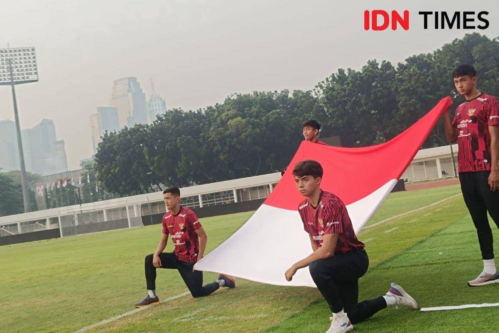 Timnas Indonesia U-20 menggelar upacara bendera, Sabtu (17/8/2024). (IDN Times/Tino).