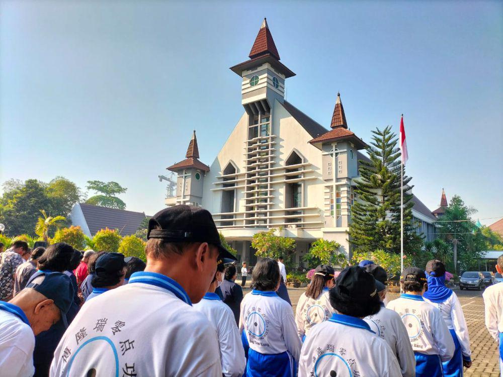 Suasana upacara bendera di Gereja Katolik Sakramen Mahakudus Surabaya. IDN Times/Talita Hariyanto