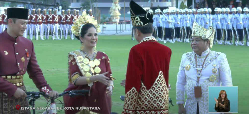 AHY Dapat Hadiah Sepeda dari Jokowi, Dipakai untuk Cek Tanah