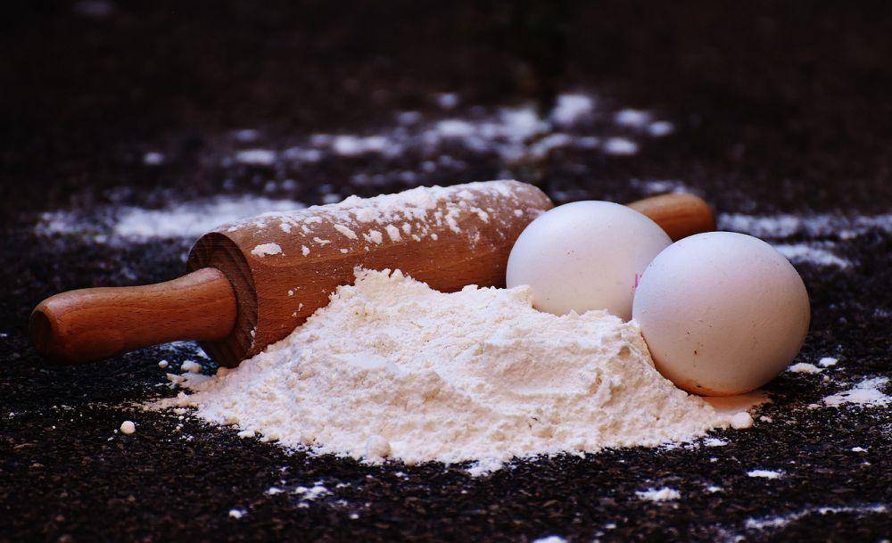 ilustrasi telur dan tepung terigu (pixabay.com/Alexas_Fotos)