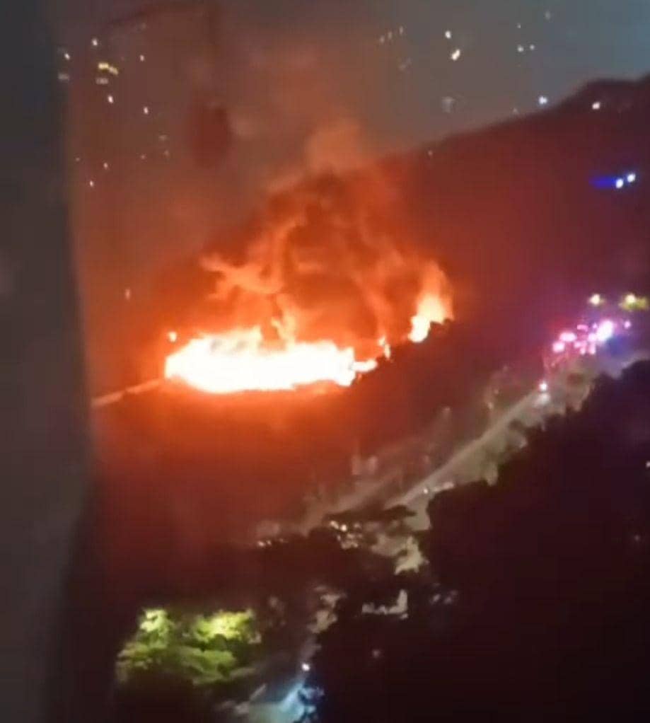 Kebakaran di Bandung. Dokumentasi dari tangkapan layar di media sosial