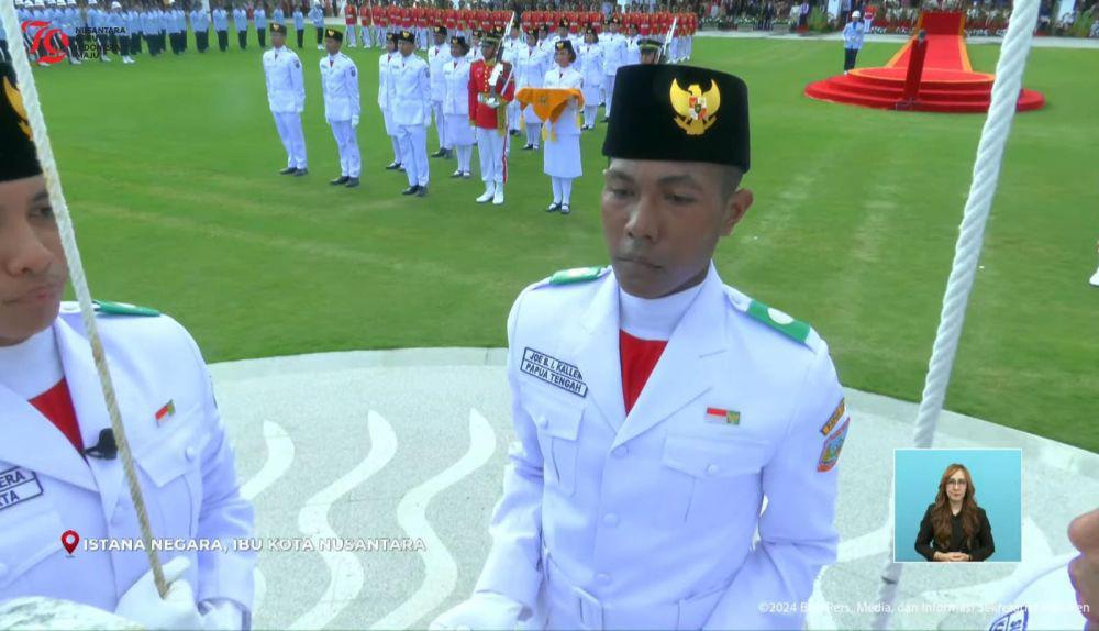 Momen Joe Bayden Turunkan Bendera Merah-Putih RI di IKN