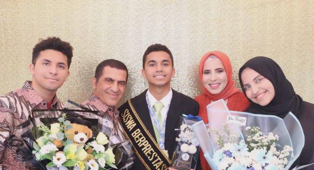 potret kedekatan Shakira dan orangtua (instagram.com/shakiraamirah)