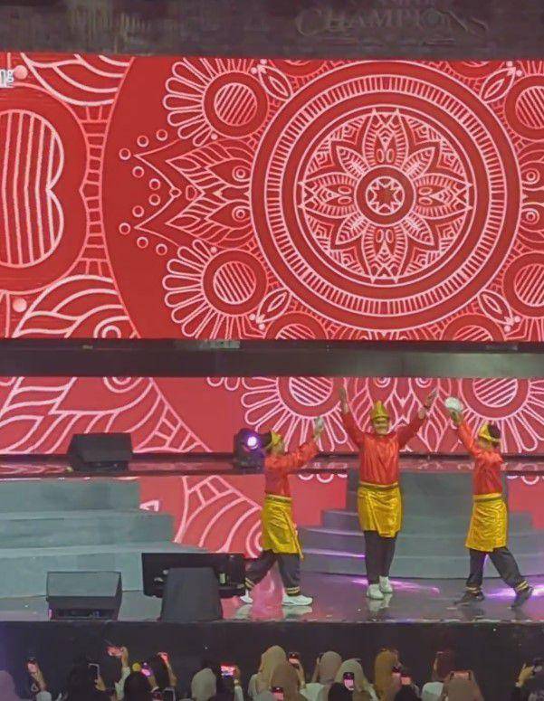 potret Maxwell, Nabil, dan Yesaya nari piring di final Clash of Champions (instagram.com/imanusman)