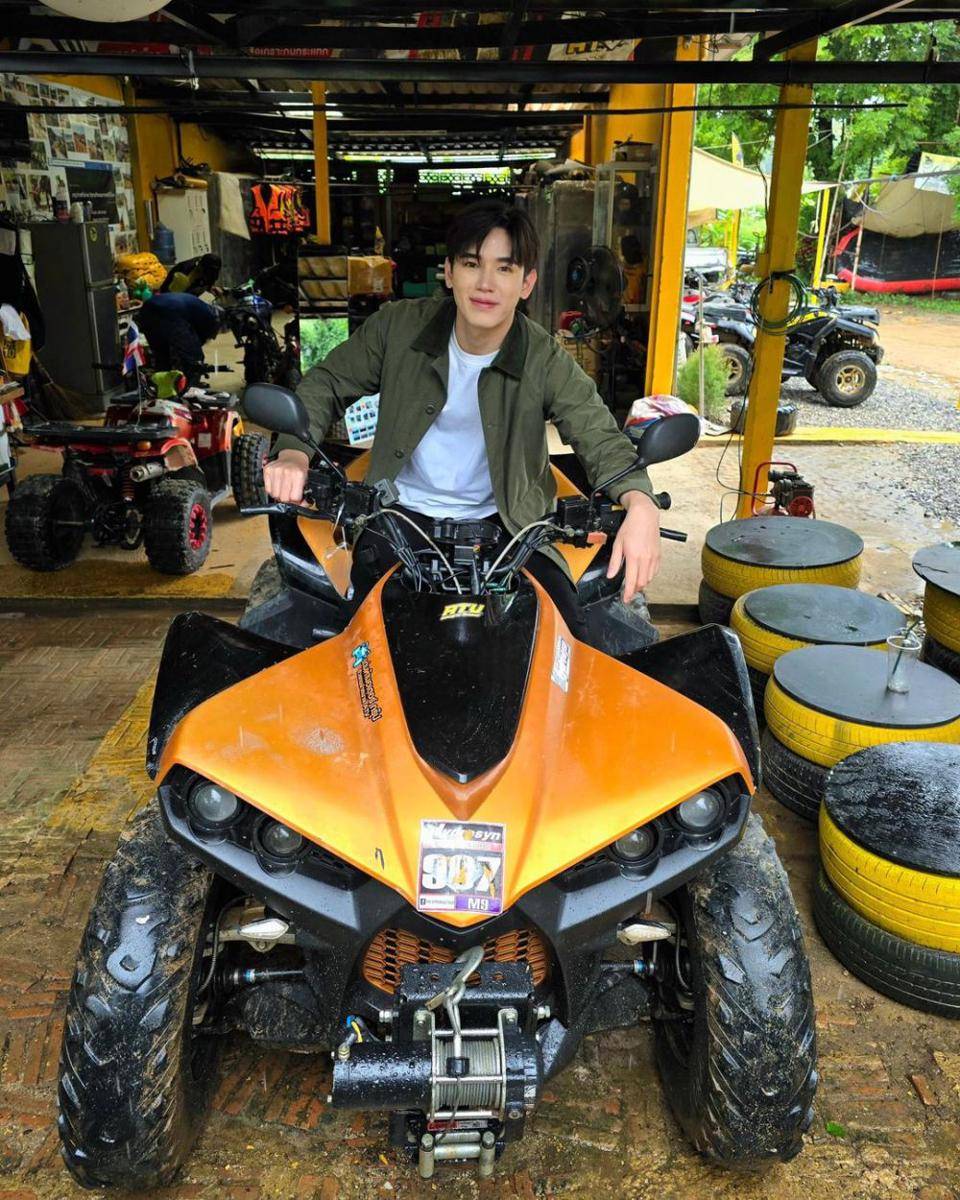 potret OOTD liburan ala New Thitipoom (instagram.com/newwiee)
