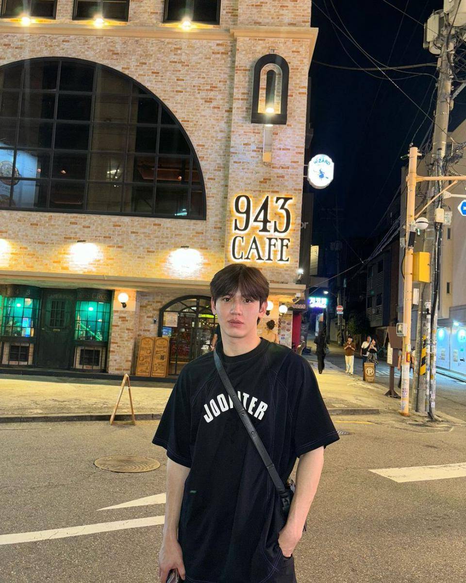 potret OOTD liburan ala New Thitipoom (instagram.com/newwiee)