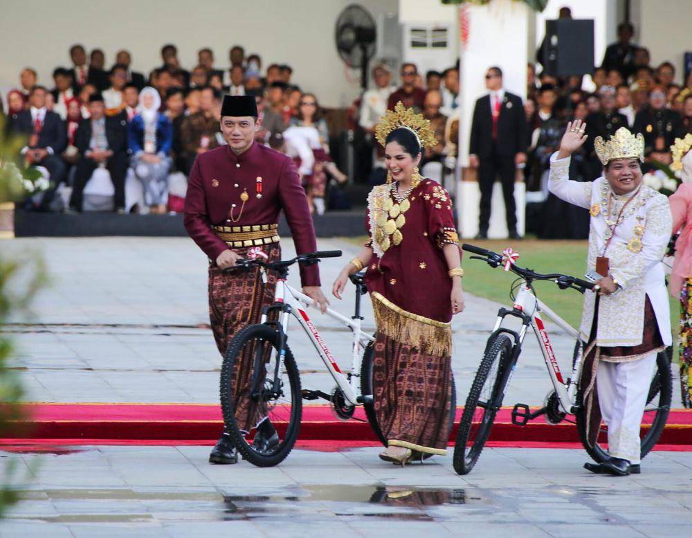 AHY-Annisa Pohan menang busana terbaik (Instagram.com/agusyudhoyono)