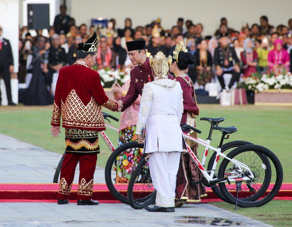 AHY-Annisa Pohan menang busana terbaik (Instagram.com/agusyudhoyono)
