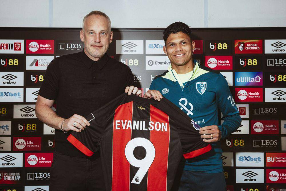 Evanilson (kanan) (afcb.co.uk)
