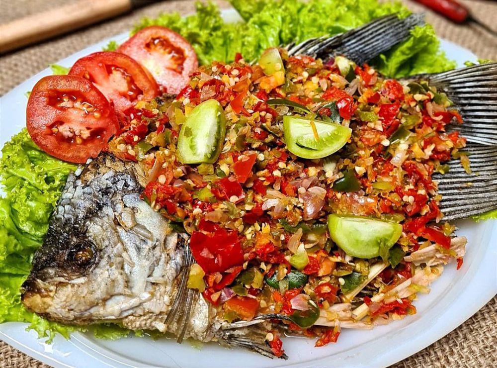 sambal pecak ikan (instagram.com/mega_dingding)
