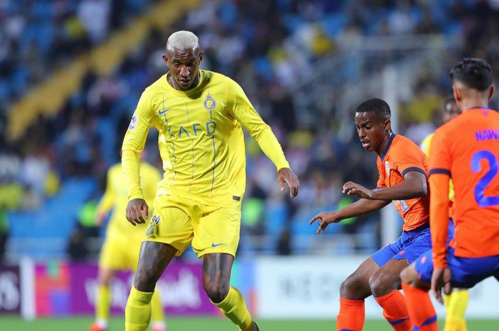 Talisca (jersey kuning) saat membela Al-Nassr. (instagram.com/andersontalisca)
