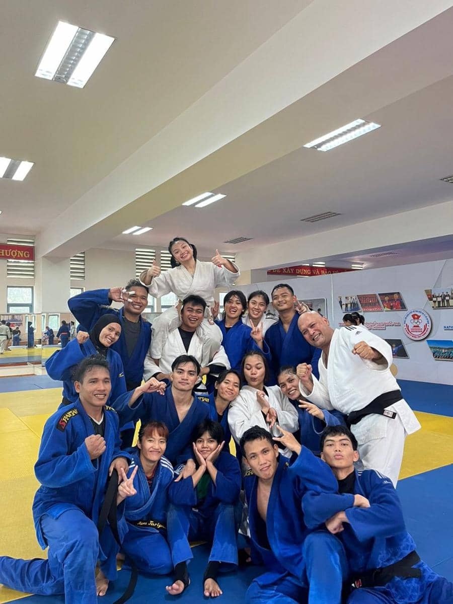 Atlet dan pelatih judo Sumut bersama atlet judo Vietnam dan lainnya (dok.PJSI Sumut)
