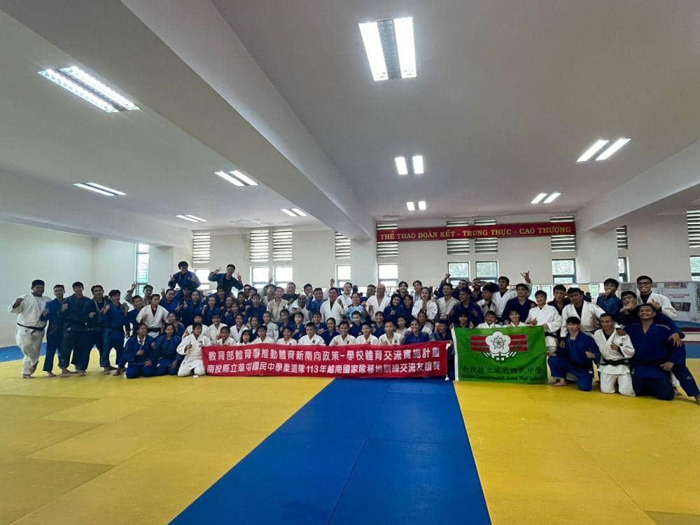 Atlet dan pelatih judo Sumut bersama atlet judo Vietnam dan lainnya (dok.PJSI Sumut)