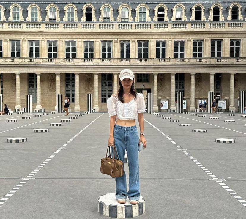 potret Toey Jarinporn liburan di Paris (instagram.com/toeyjarinporn)