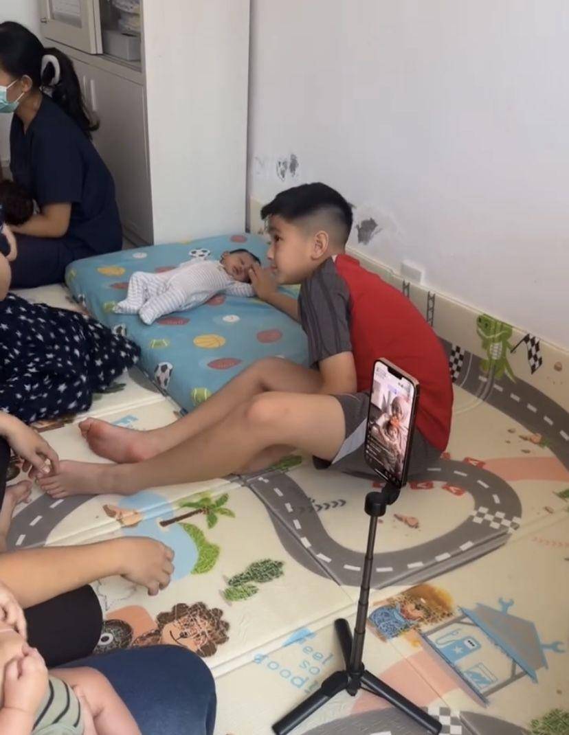 potret Nagita Slavina berkunjung ke yayasan bayi terlantar di Bali (Instagram.com/shela_lala96)