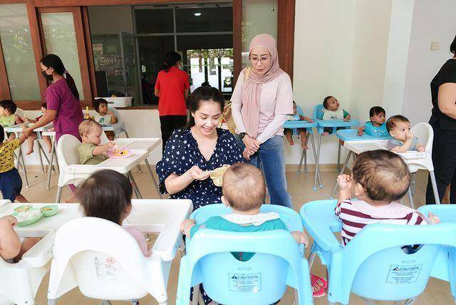 potret Nagita Slavina berkunjung ke yayasan bayi terlantar di Bali (Instagram.com/raffinagita1717)