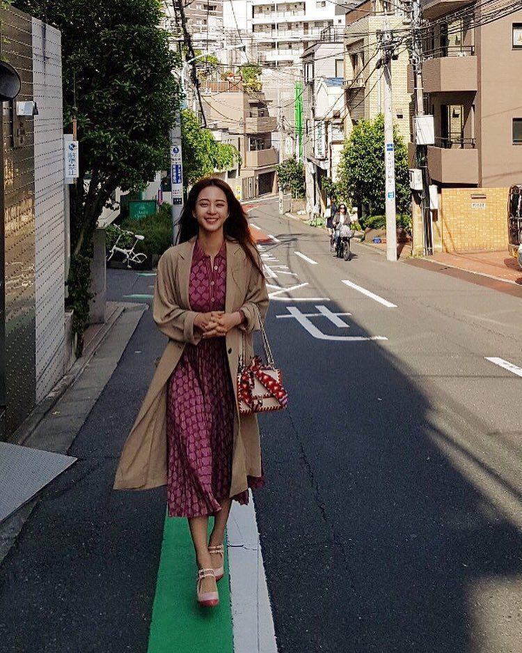 mix and match outerwear ala Han Ye Seul (instagram.com/han_ye_seul_)