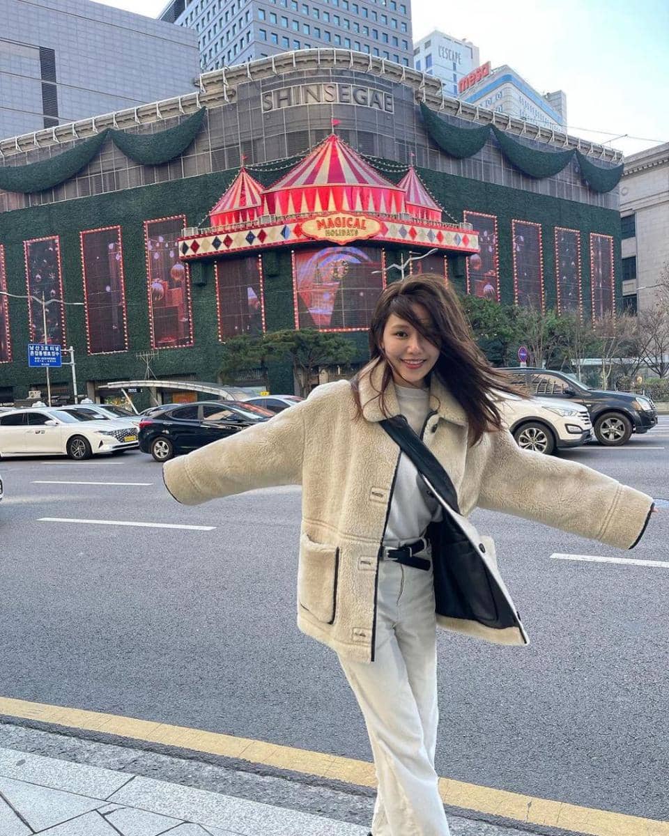 inspirasi Outfit Minimalis ala Choi Sooyoung (instagram.com/sooyoungchoi)