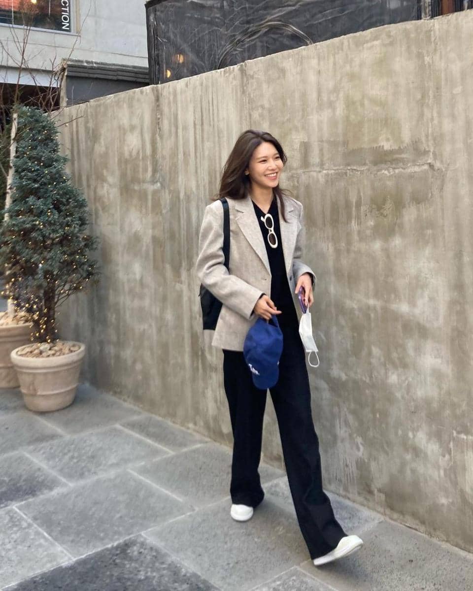 inspirasi Outfit Minimalis ala Choi Sooyoung (instagram.com/sooyoungchoi)