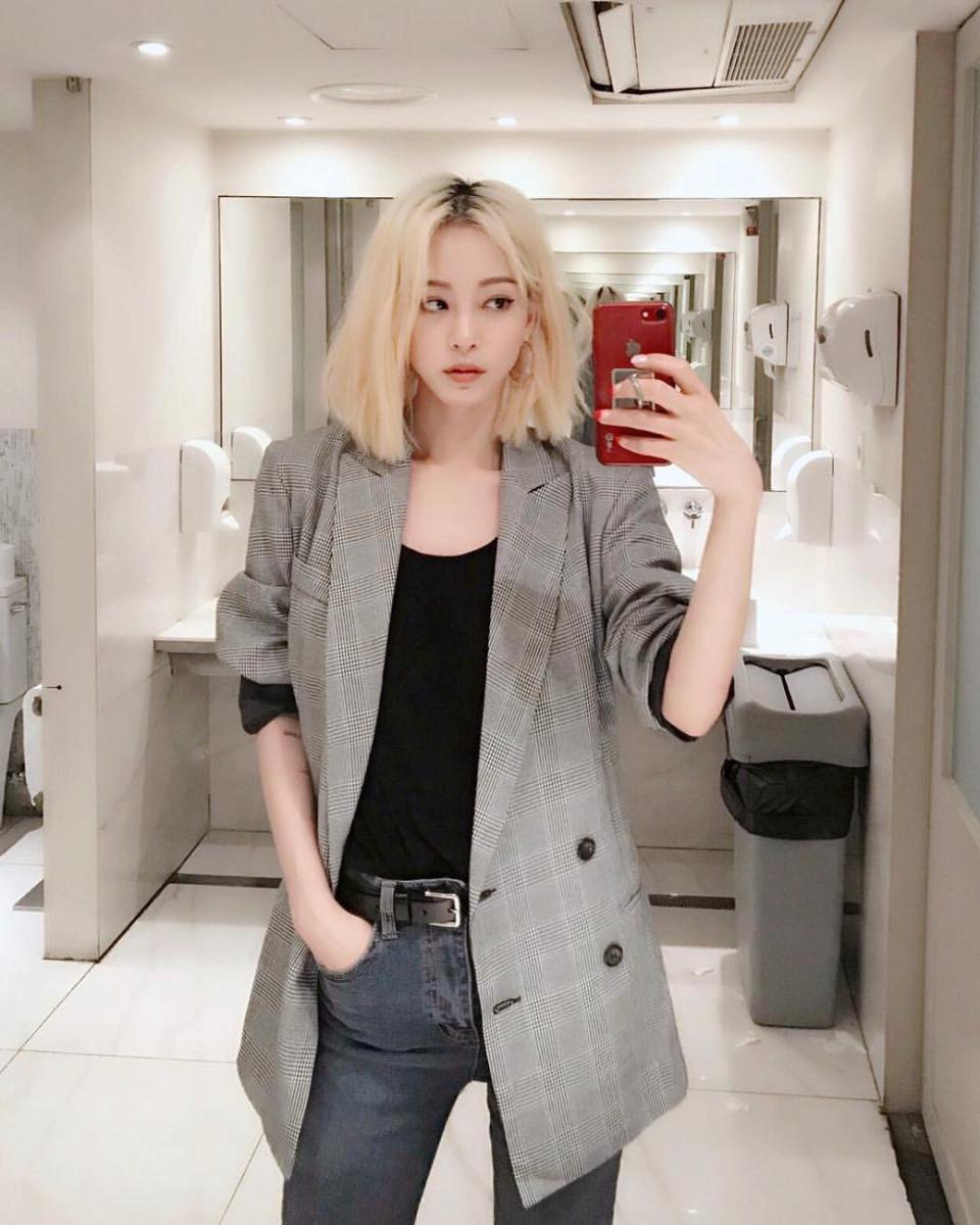 mix and match outerwear ala Han Ye Seul (instagram.com/han_ye_seul_)