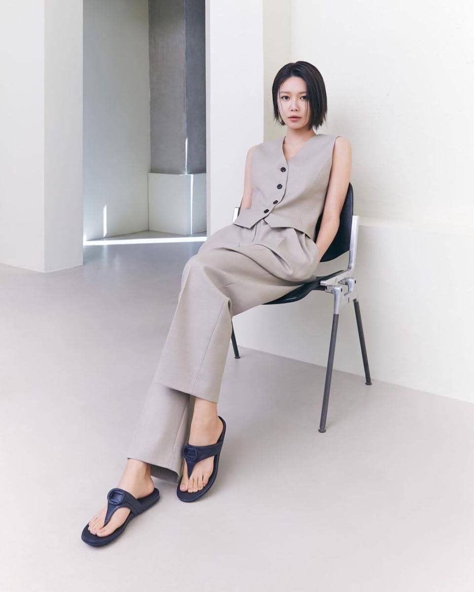 inspirasi Outfit Minimalis ala Choi Sooyoung (instagram.com/sooyoungchoi)