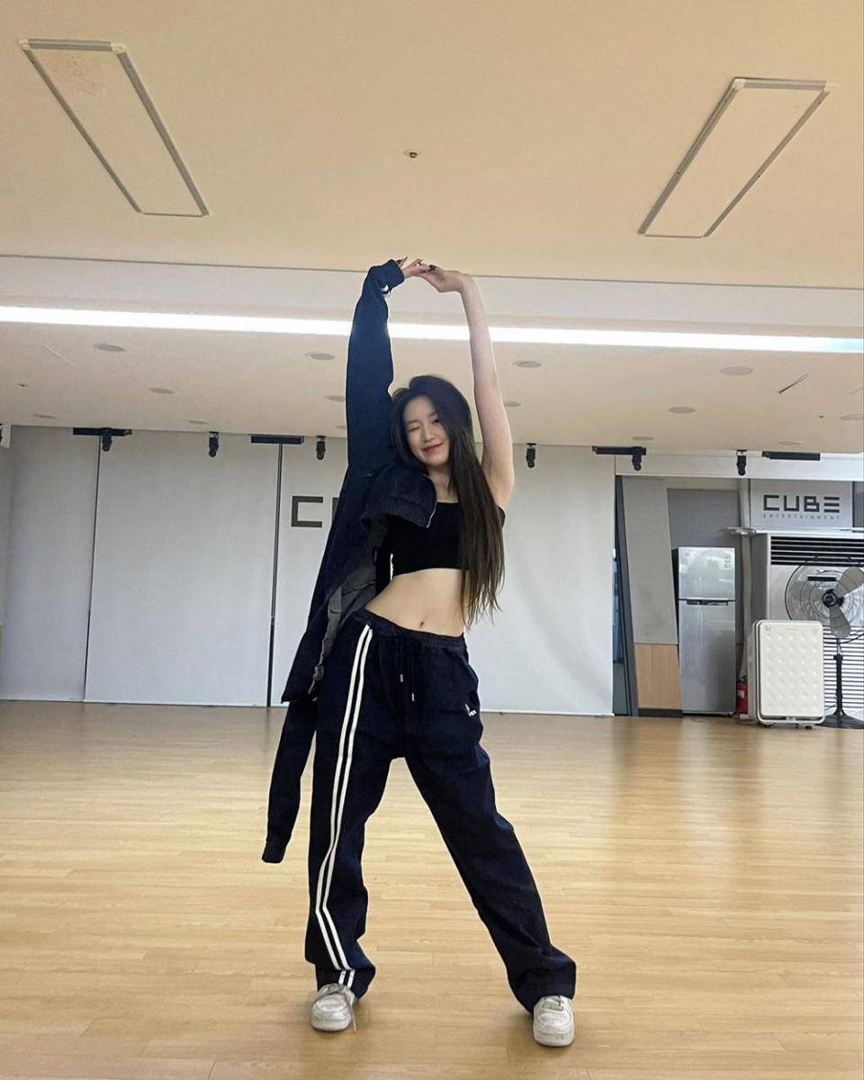 outfit kasual ala Shuhua (instagram.com/yeh.shaa_)