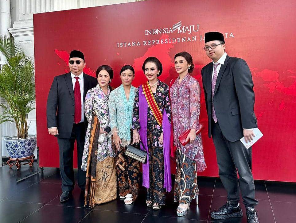 Ketua Dewan Penasehat Yayasan Puteri Indonesia, Putri Kus Wisnu Wardani menerima penghargaan Bintang Mahaputra Adipradana dari Presiden Jokowi di Istana Negara. 14 Agustus 2024. (instagram.com/putri_k_wardani209)