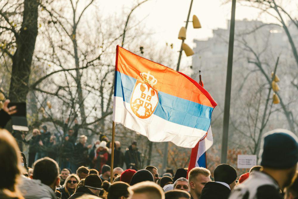 Oposisi Serbia Lempar Granat di Gedung Parlemen