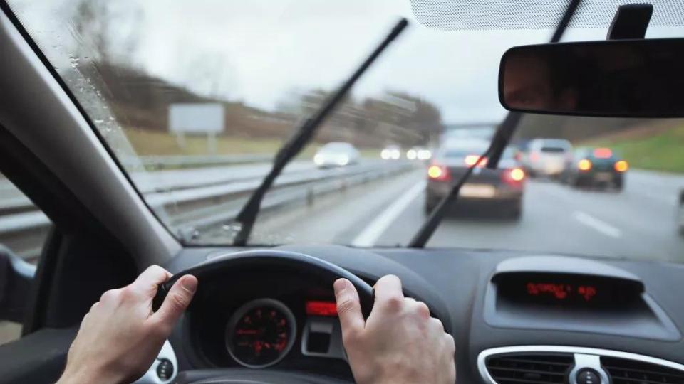 Gerakan Wiper Mobil Lambat? Periksa 3 Bagian Ini