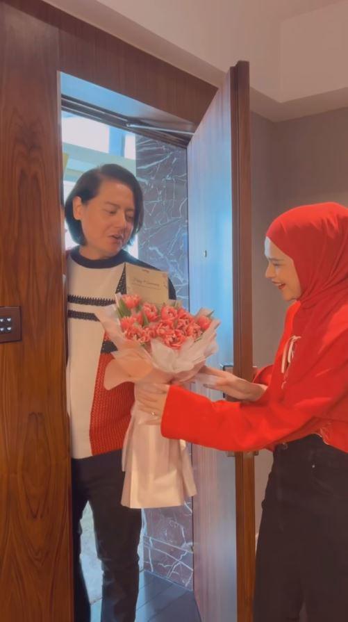 anniversary Cut Meyriska dan Roger (Instagram.com/rogerojey)