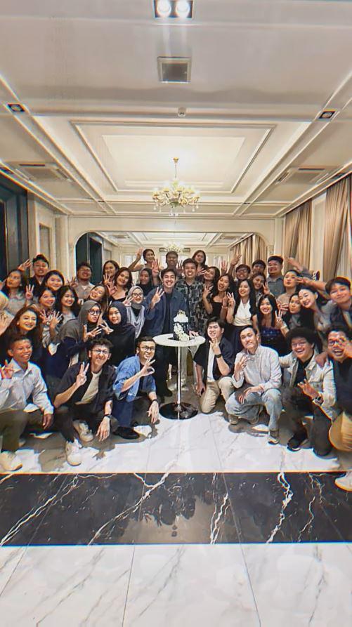 Jerome Polin dan karyawan liburan ke Thailand (Instagram.com/jehianps)