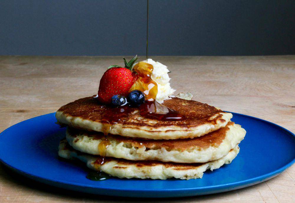 ilustrasi pancake sirup maple (pexels.com/Sydney Troxell)