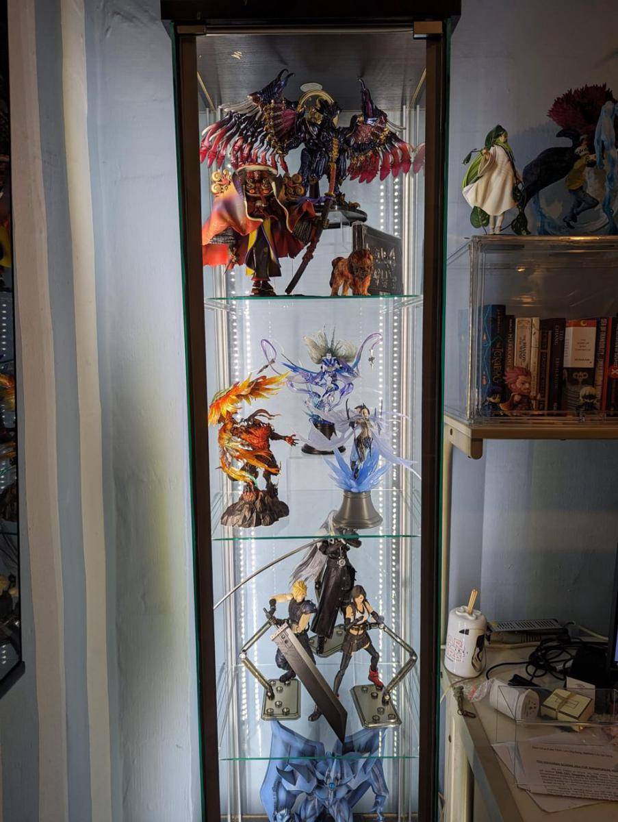 potret koleksi figur Final Fantasy (reddit.com/user/velvetstigma)