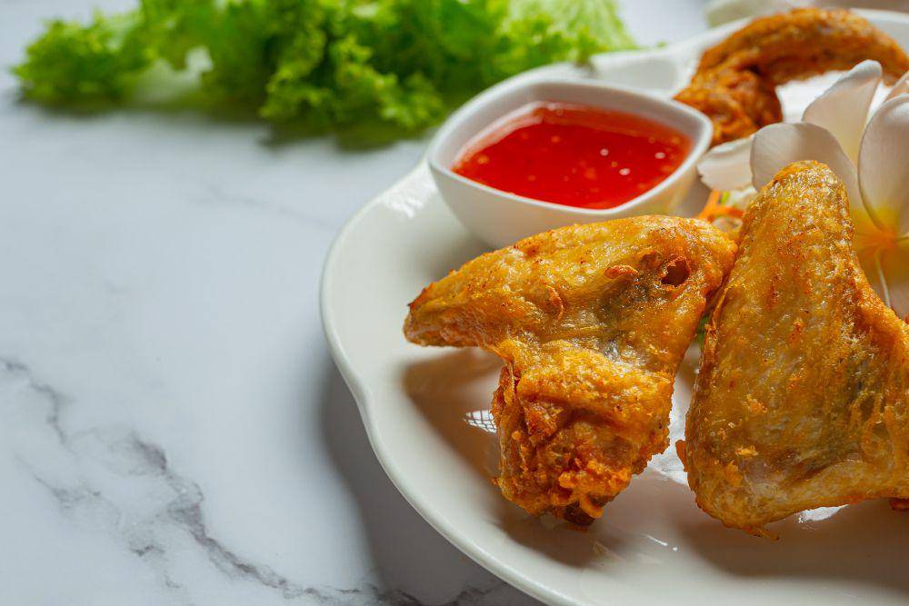 ilustrasi ayam goreng rempah (freepik.com/jcomp)