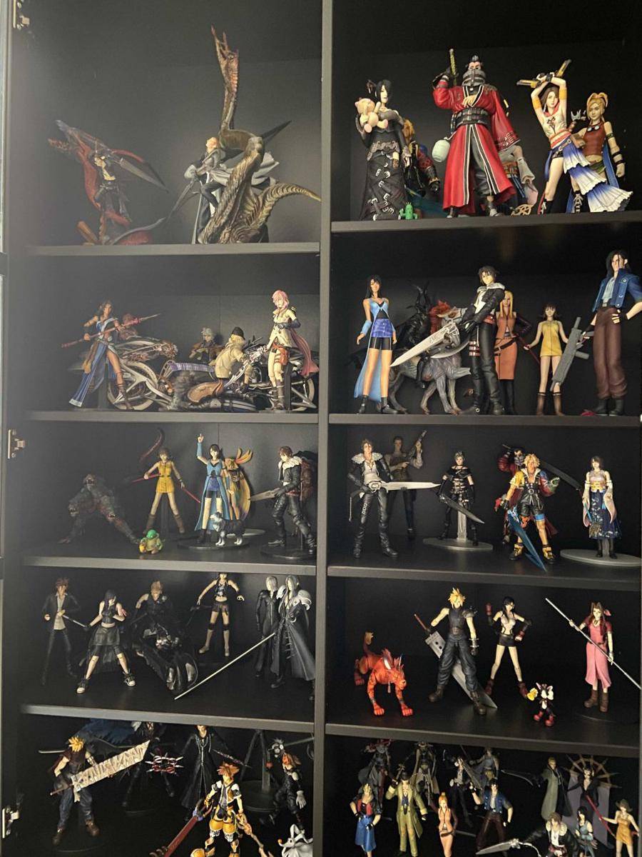 potret koleksi figur Final Fantasy (reddit.com/user/UncannyRogue)