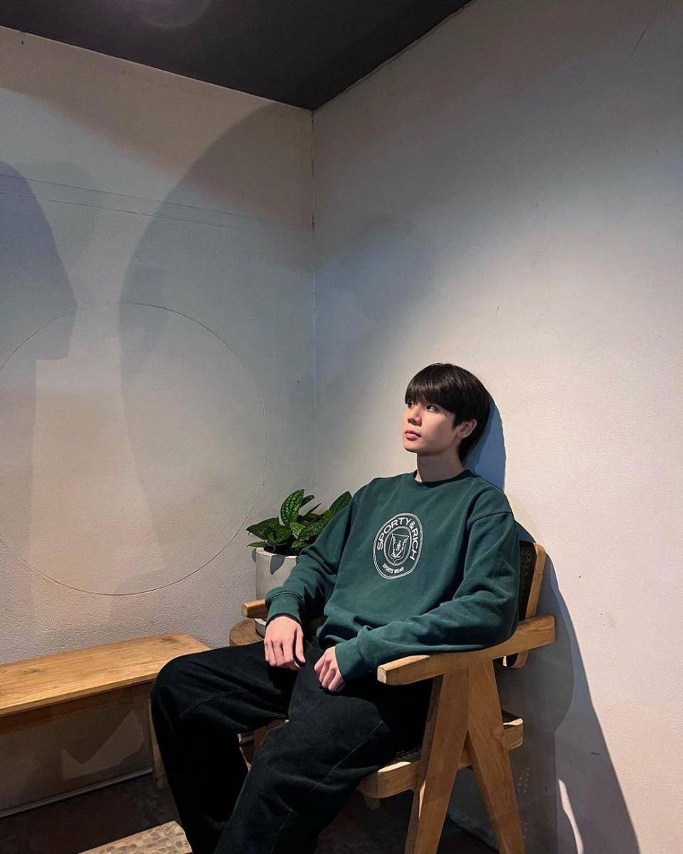 potret mix and match sweatshirt ala Jimmy Potiwihok (instagram.com/jimmyyjp)
