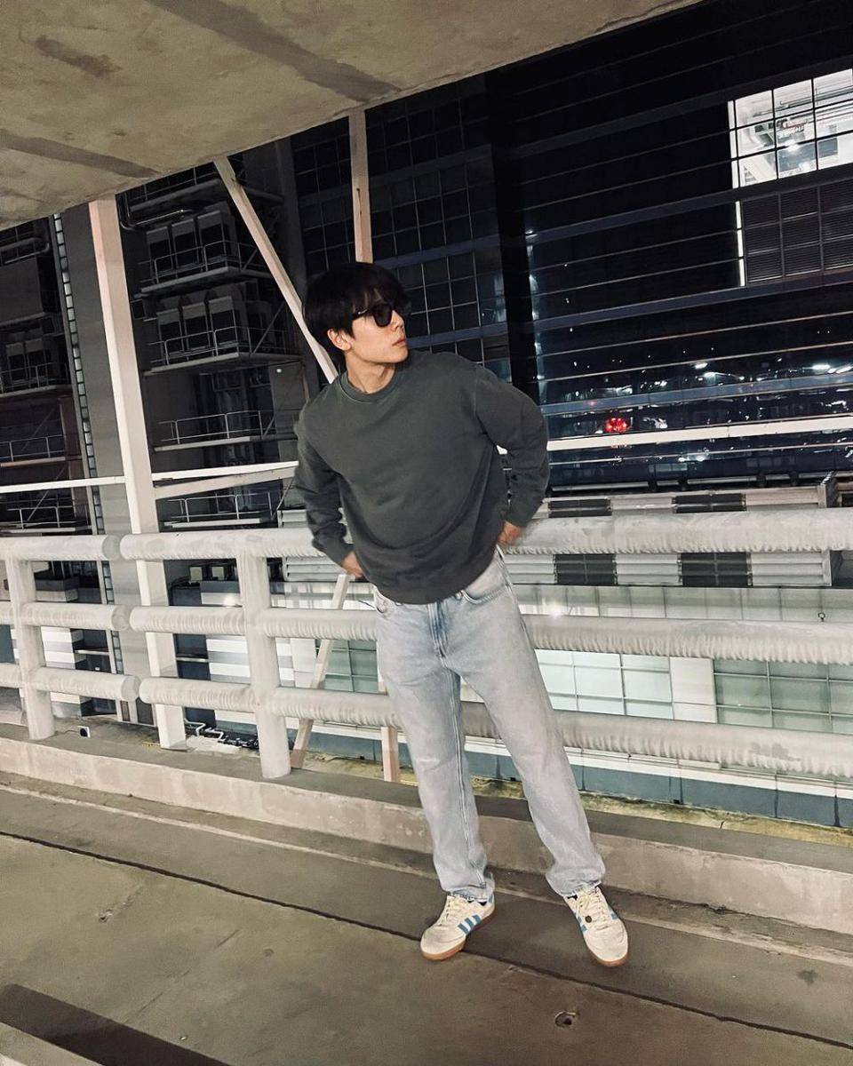 potret mix and match sweatshirt ala Jimmy Potiwihok (instagram.com/jimmyyjp)
