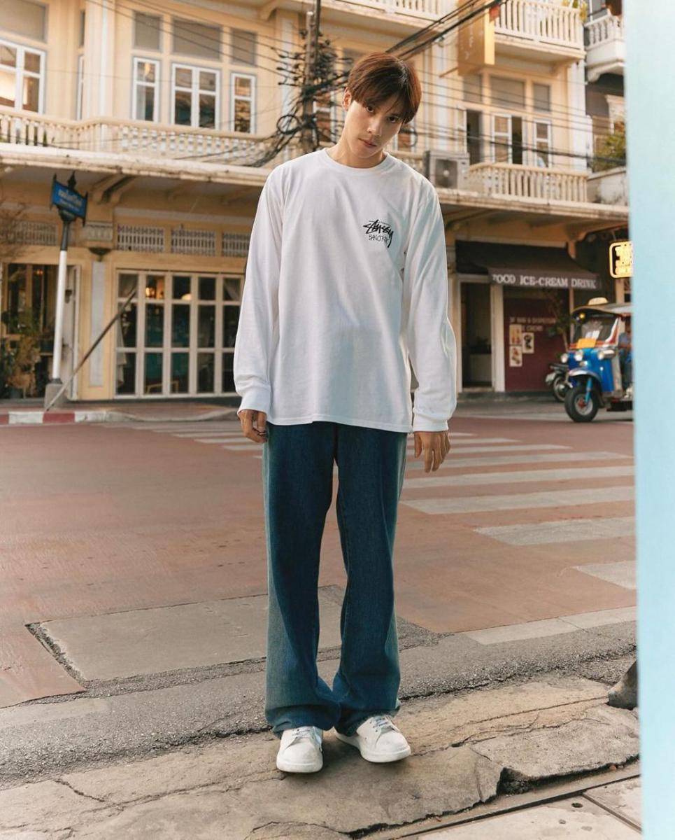 outfit loose pants jeans ala Jespipat Tilapornputt (instagram.com/jesjpp)