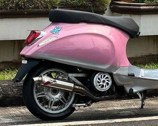 ilustrasi Vespa Primavera Pink Rosa 150 i-get ABS (instagram.com/patrick.scoot_)