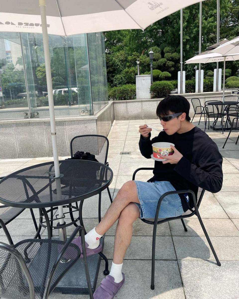 potret mix and match sweatshirt ala Jimmy Potiwihok (instagram.com/jimmyyjp)