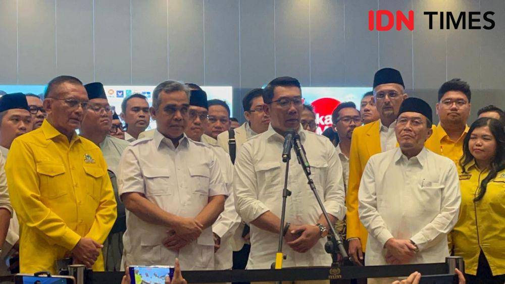 Ridwan Kamil saat memberikan keterangan bersama koalisi. (IDN Times/Aryodamar)
