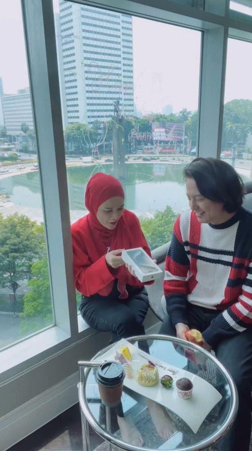 anniversary Cut Meyriska dan Roger (Instagram.com/rogerojey)