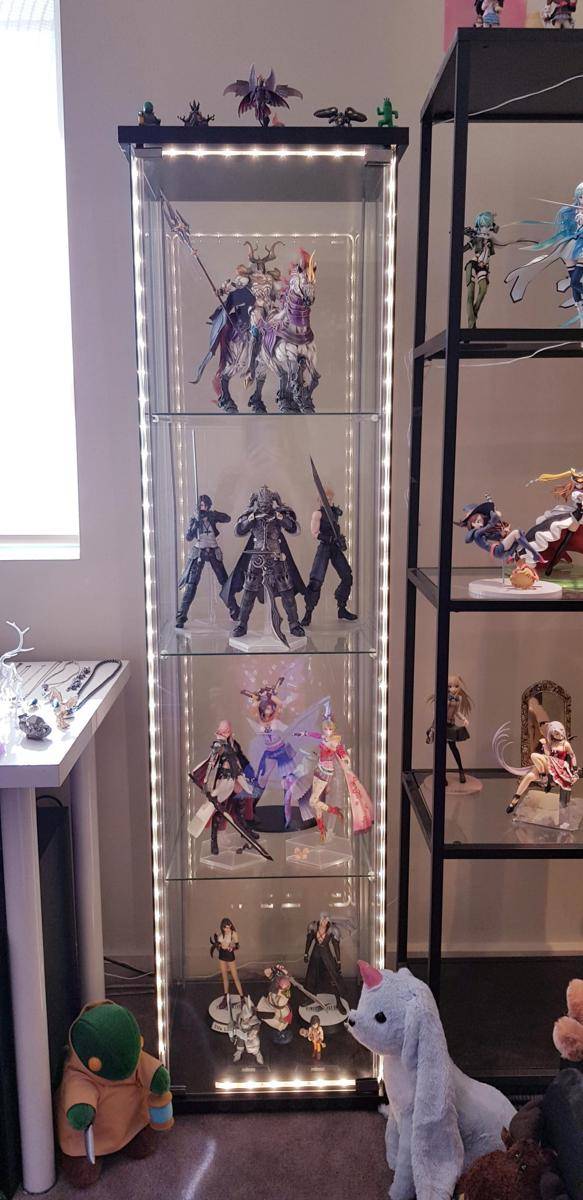 potret koleksi figur Final Fantasy (reddit.com/user/Eclaireandtea)