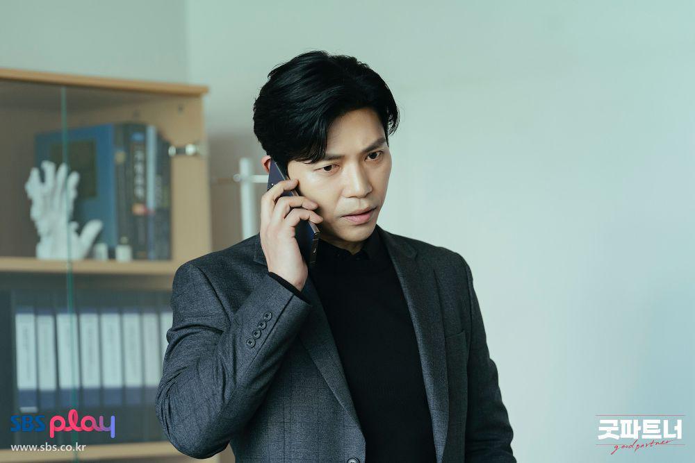 Kim Ji Sang (Ji Seung Hyun) di drakor Good Partner (dok. SBS/Good Partner)