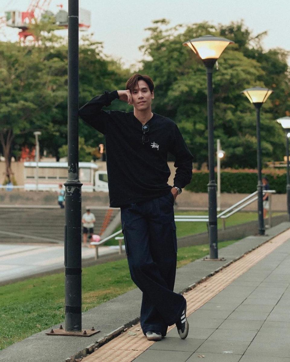 OOTD cargo pants ala Jespipat Tilapornputt (instagram.com/jesjpp)