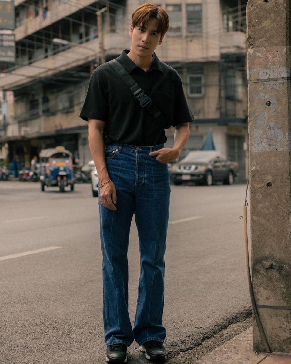 outfit loose pants jeans ala Jespipat Tilapornputt (instagram.com/jesjpp)