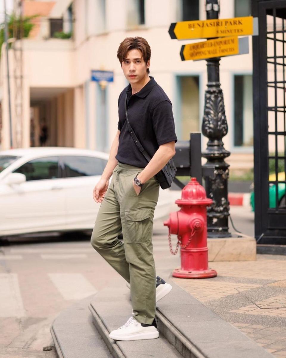 OOTD cargo pants ala Jespipat Tilapornputt (instagram.com/jesjpp)